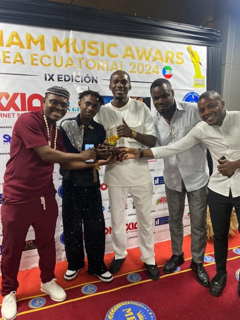 Imagen-de-WhatsApp-2024-11-20-a-las-12.58.37_335da4d2-768x1024 Joncham Music Awards: Los hermanos MAGA se llevan el premio mejor album del año 2023