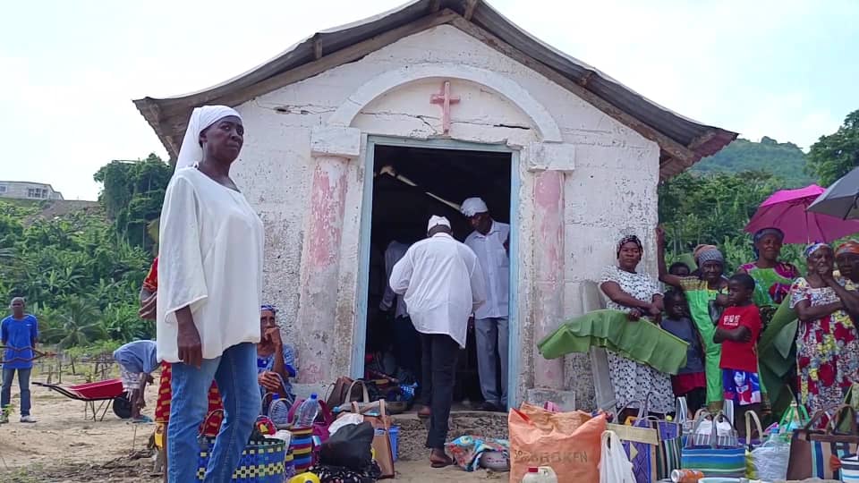 REGI2 Reginaldo Egido Panadés financia la reconstrucción de la capilla San Fidel ubicado dentro del campo santo de Palé