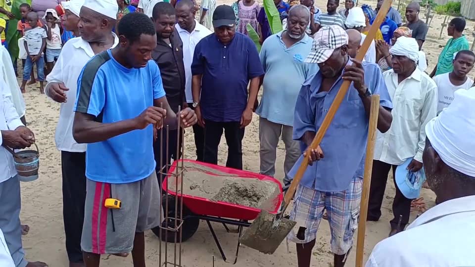 REGI3 Reginaldo Egido Panadés financia la reconstrucción de la capilla San Fidel ubicado dentro del campo santo de Palé